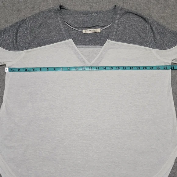 WE THE FREE Oversized Raglan Sleeve Tee V-Neck Gray White Size Extra Small - Picture 8 of 10